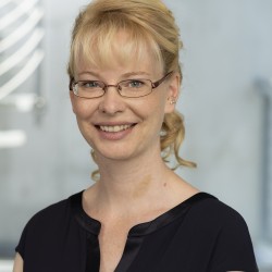 Dr. Janina Stiel